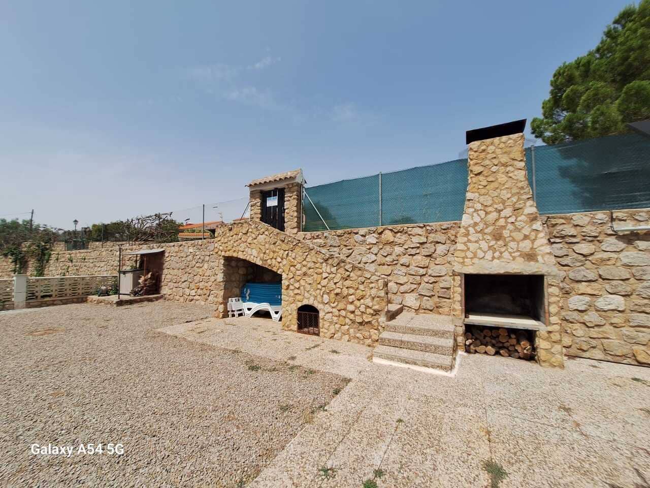 9 bedroom Commercial for sale in Ayora with pool garage - € 549,995 (Ref: 10046626)