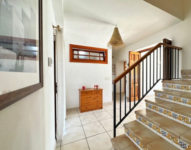 3 bedroom Villa for sale in Teulada with garage - € 625,000 (Ref: 10046640)