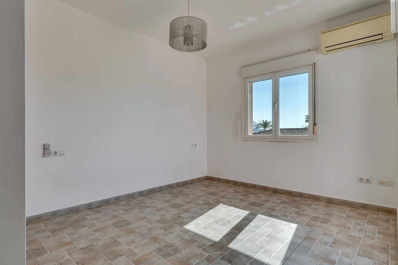 3 bedroom Villa for sale in Beniarbeig with pool garage - € 375,000 (Ref: 10048662)
