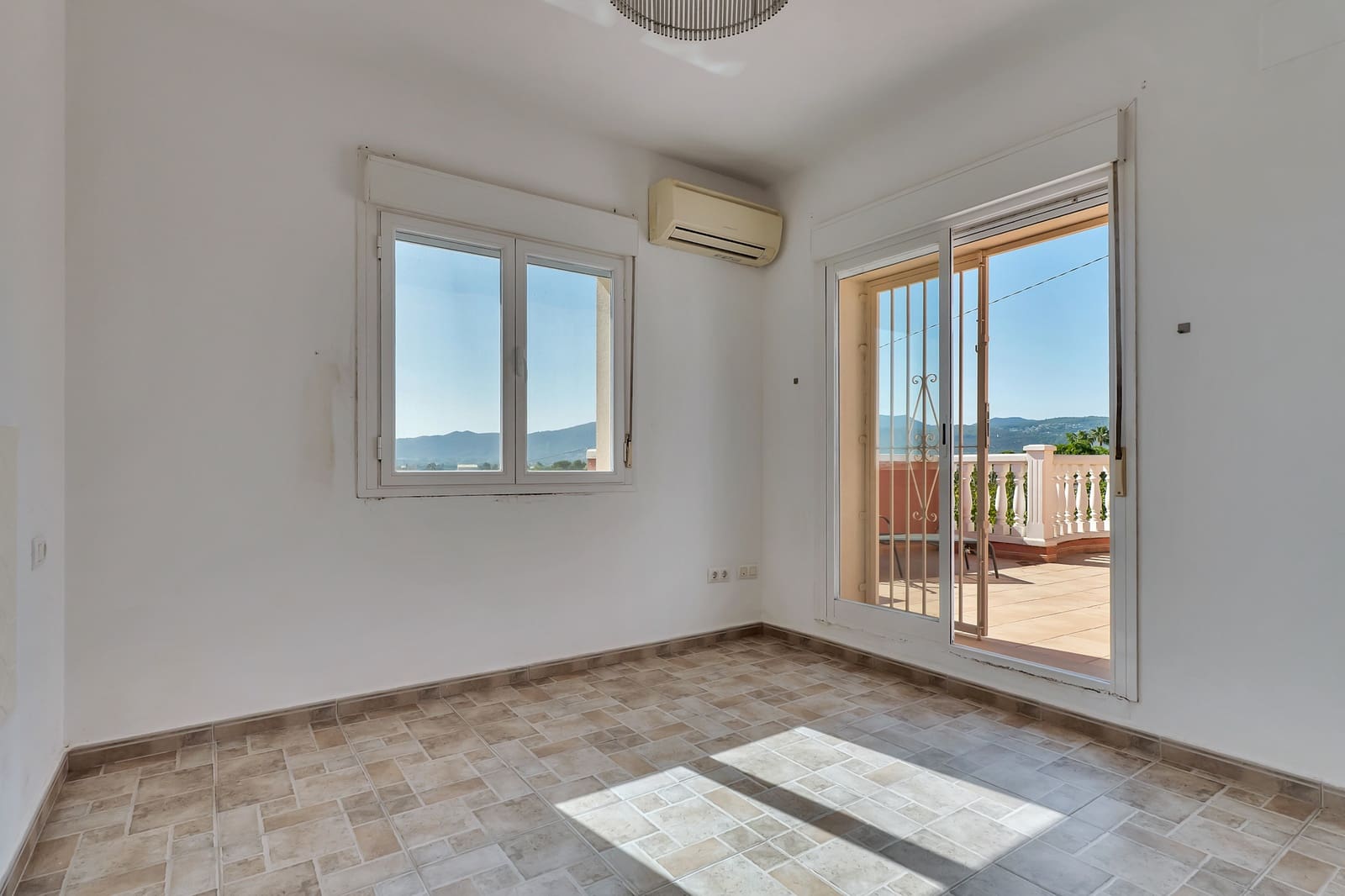 3 bedroom Villa for sale in Beniarbeig with pool garage - € 375,000 (Ref: 10048662)