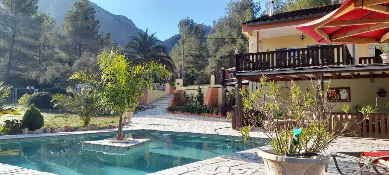 4 makuuhuone Maalaistalo myytävänä paikassa Xativa mukana uima-altaan - 365 000 € (Ref: 10049443)