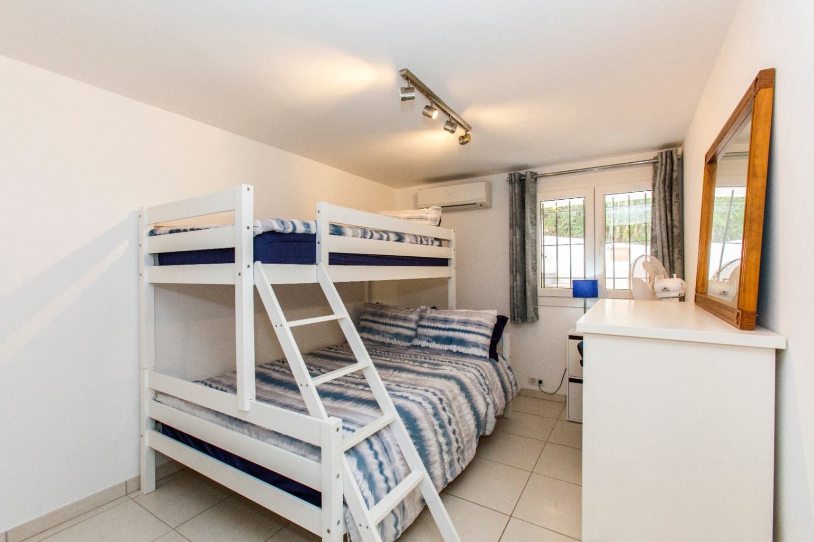Chalet de 4 habitaciones en Benissa en venta con piscina garaje - 695.000 € (Ref: 10049453)
