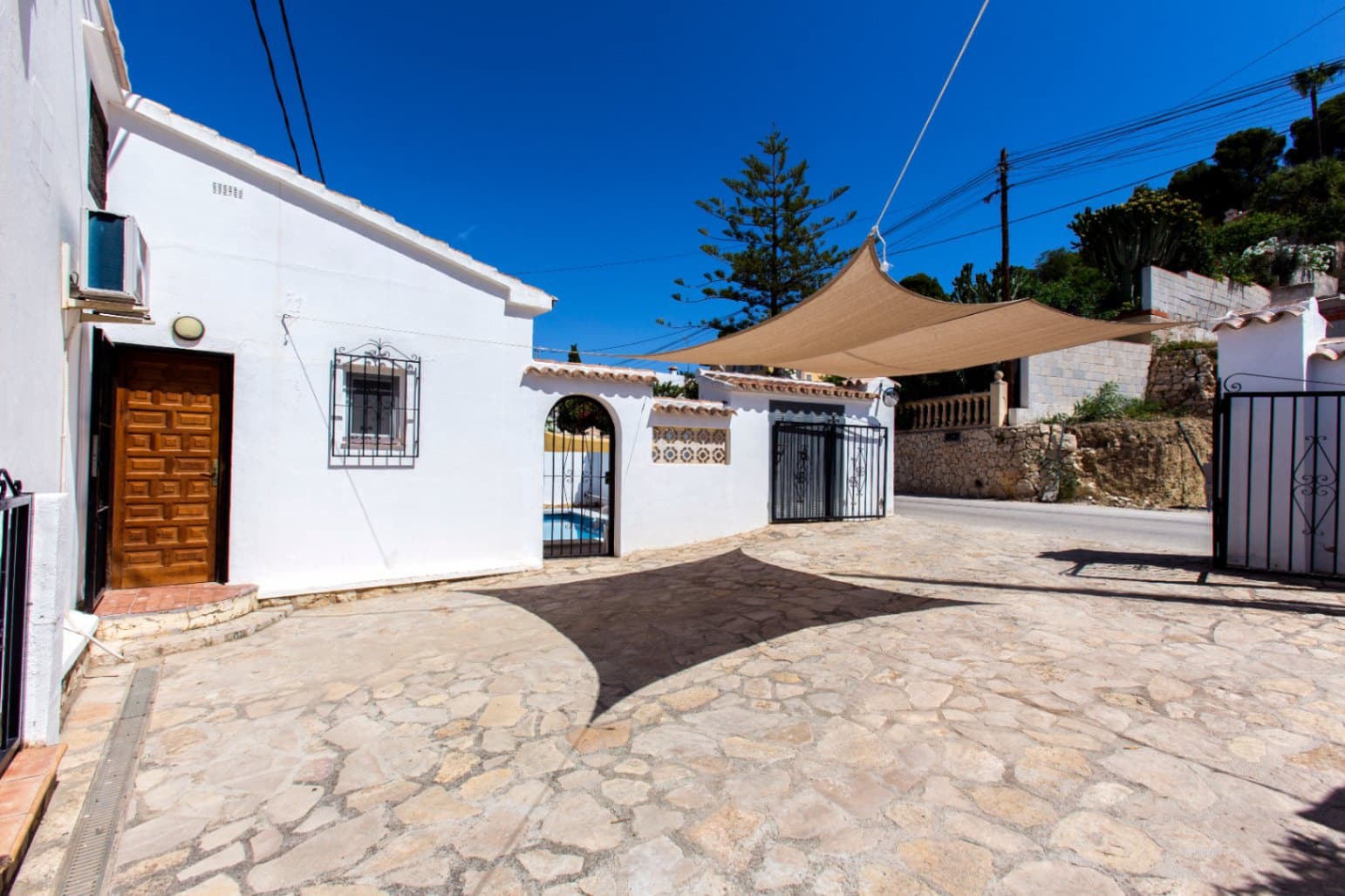Chalet de 4 habitaciones en Benissa en venta con piscina garaje - 695.000 € (Ref: 10049453)
