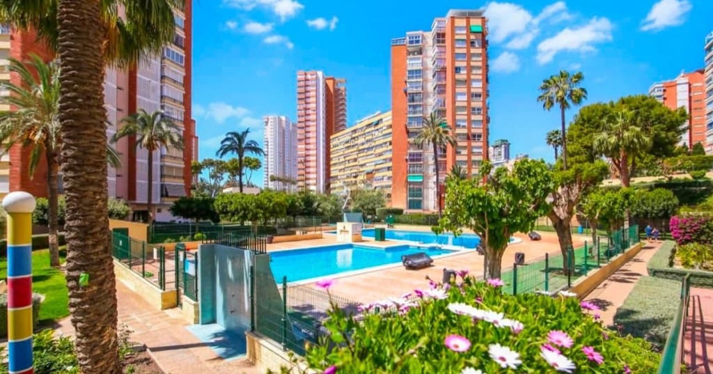 4 soveværelse Lejlighed til salg i Benidorm med swimmingpool - € 349.000 (Ref: 10049454)