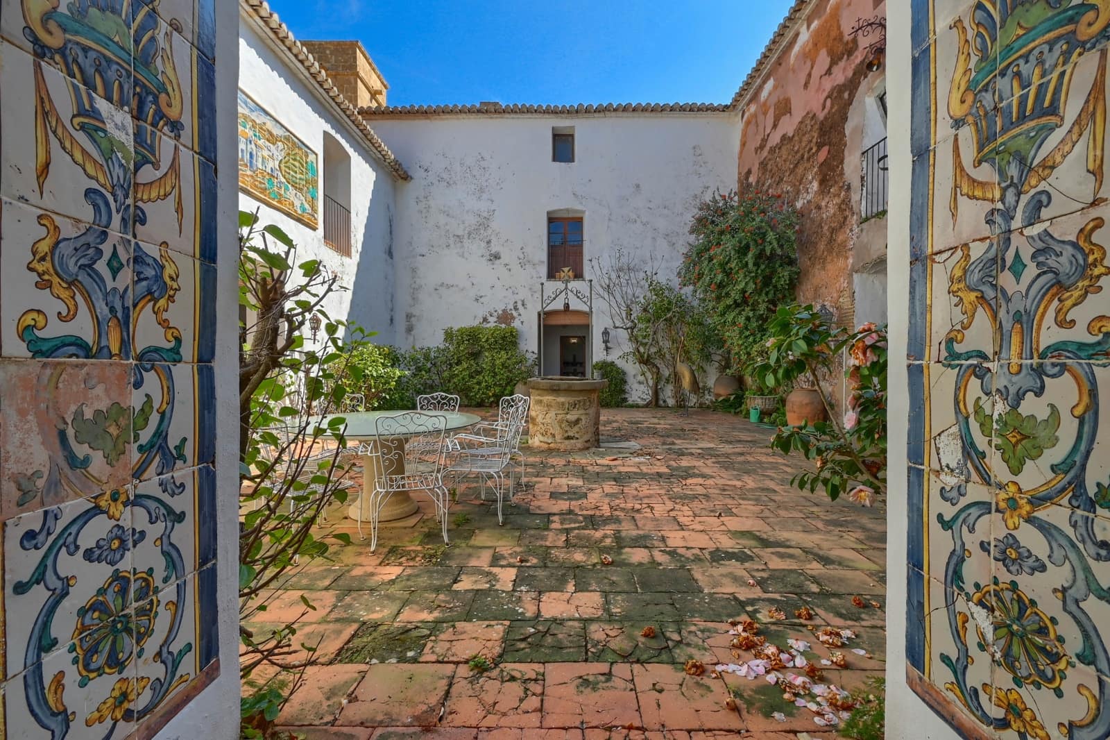 5 bedroom Hotel for sale in Denia with garage - € 2,300,000 (Ref: 10049493)