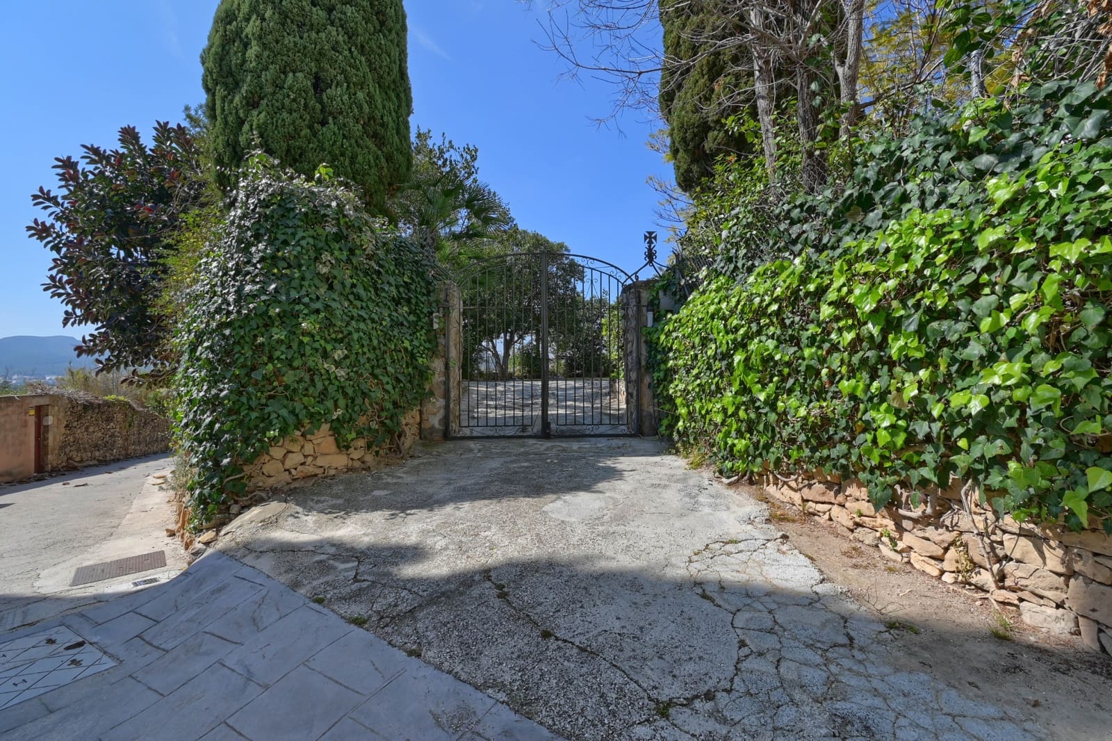 5 bedroom Hotel for sale in Denia with garage - € 2,300,000 (Ref: 10049493)