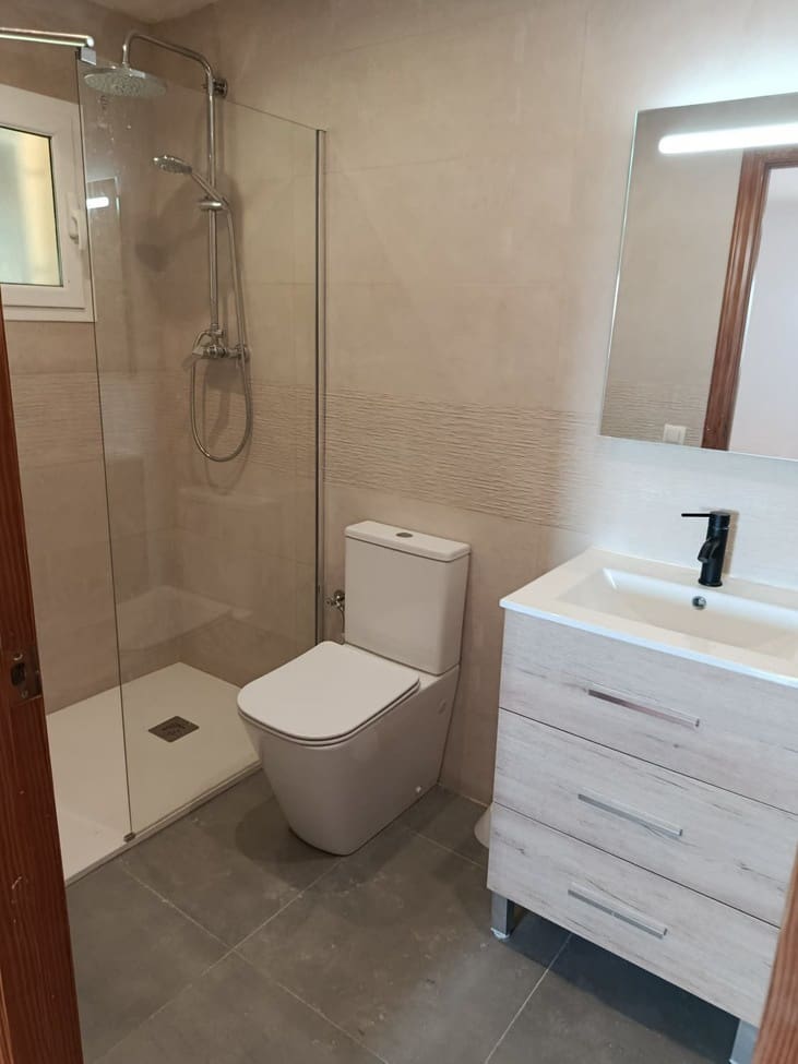 Chalet de 3 habitaciones en Chella en venta con piscina - 335.000 € (Ref: 10049619)