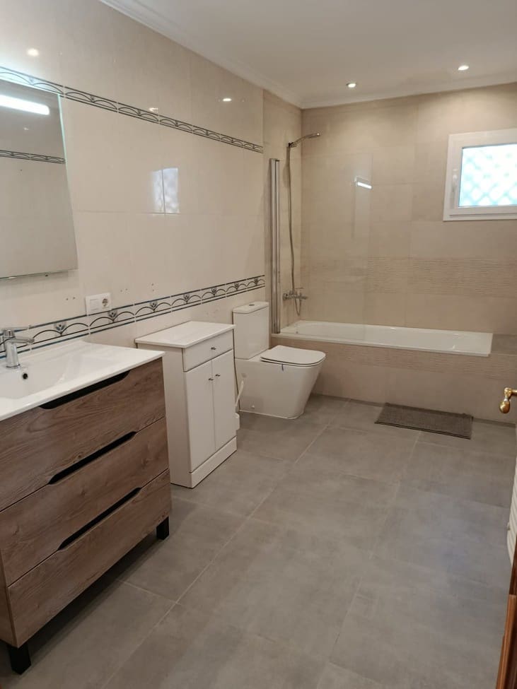 Chalet de 3 habitaciones en Chella en venta con piscina - 335.000 € (Ref: 10049619)