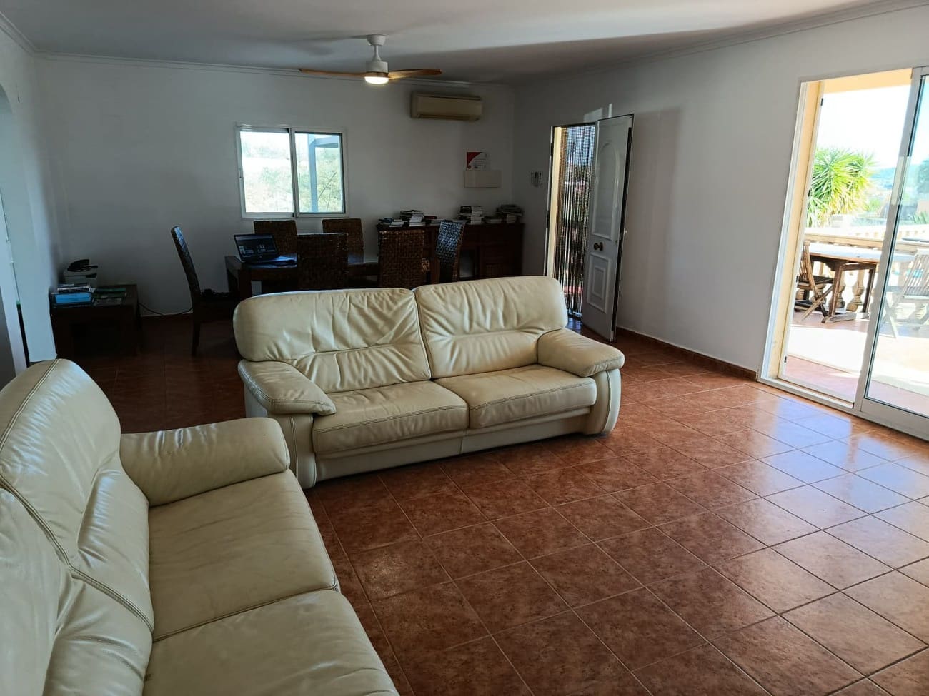 Chalet de 3 habitaciones en Chella en venta con piscina - 335.000 € (Ref: 10049619)