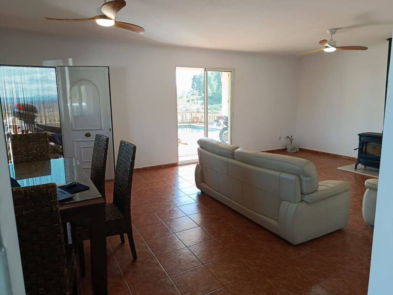 Chalet de 3 habitaciones en Chella en venta con piscina - 335.000 € (Ref: 10049619)