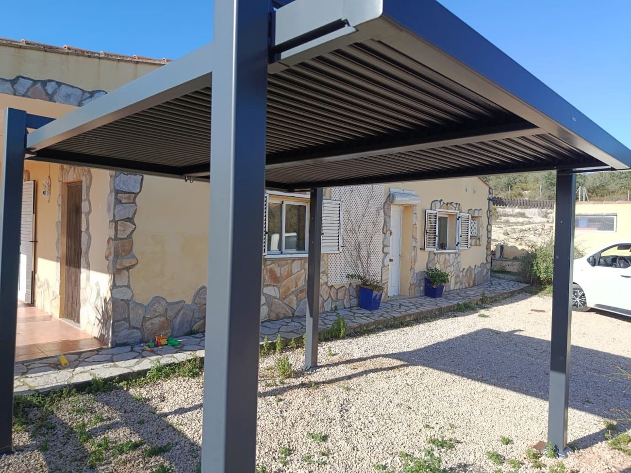 Chalet de 3 habitaciones en Chella en venta con piscina - 335.000 € (Ref: 10049619)