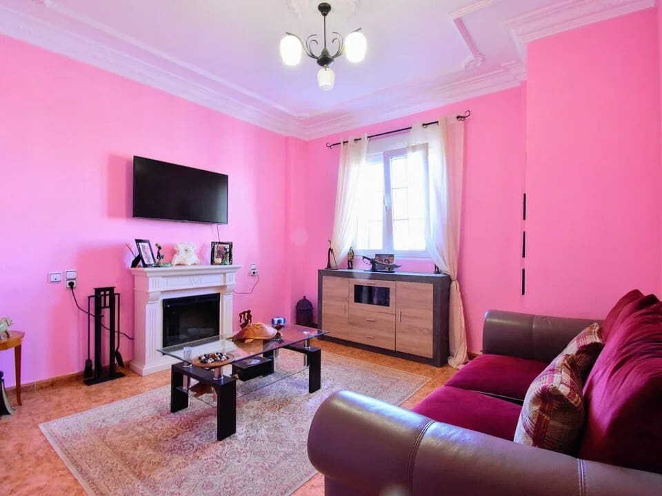 6 bedroom Townhouse for sale in Canals with pool - € 430,000 (Ref: 10049621)