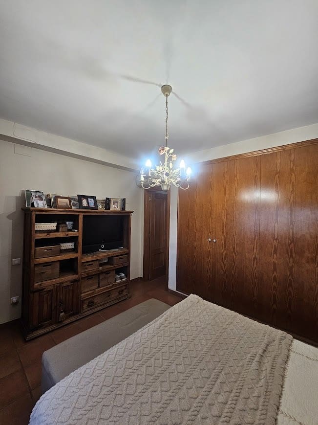 4 bedroom Villa for sale in Alberic with pool - € 325,000 (Ref: 10049622)