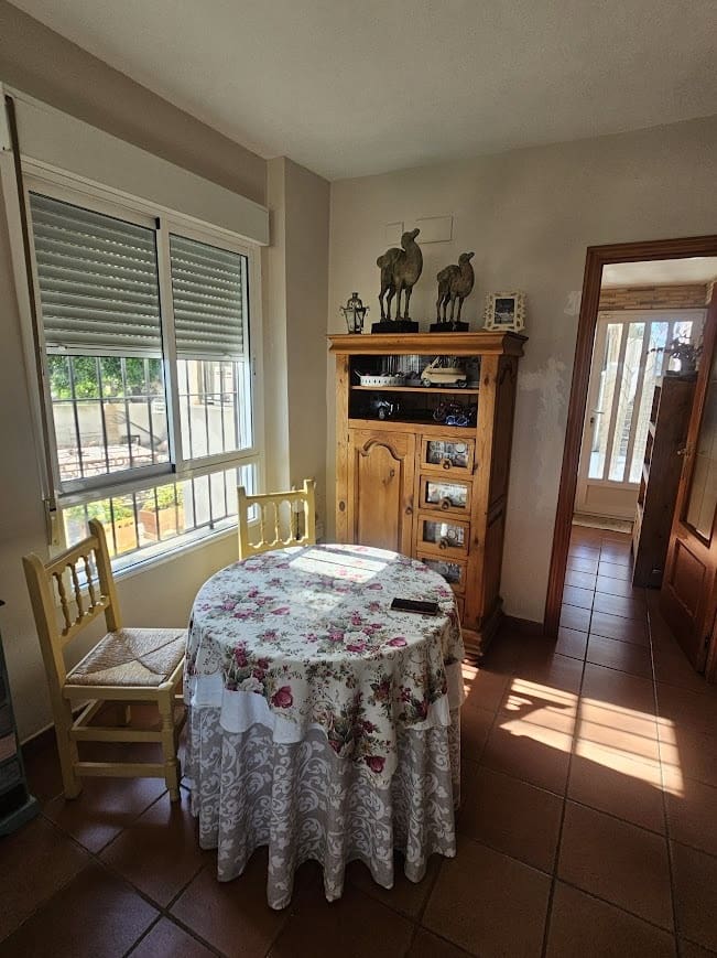 4 bedroom Villa for sale in Alberic with pool - € 325,000 (Ref: 10049622)