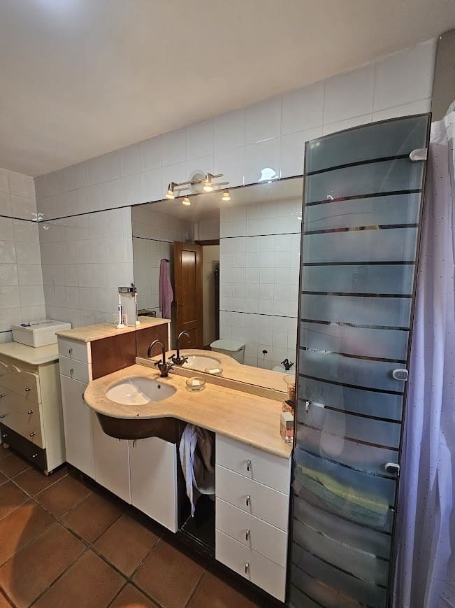 4 bedroom Villa for sale in Alberic with pool - € 325,000 (Ref: 10049622)