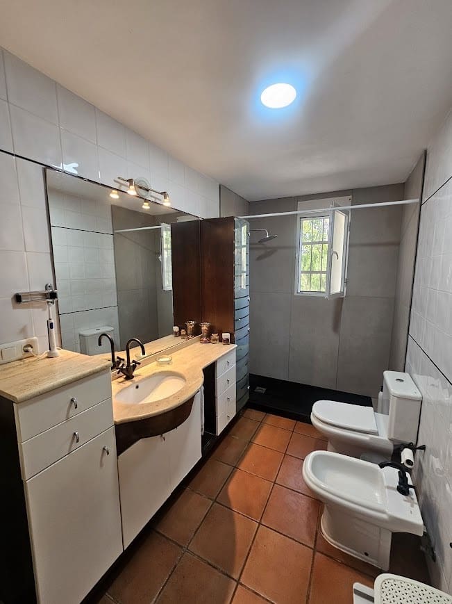 4 bedroom Villa for sale in Alberic with pool - € 325,000 (Ref: 10049622)