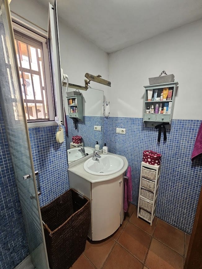 4 bedroom Villa for sale in Alberic with pool - € 325,000 (Ref: 10049622)