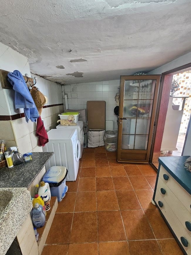 4 bedroom Villa for sale in Alberic with pool - € 325,000 (Ref: 10049622)