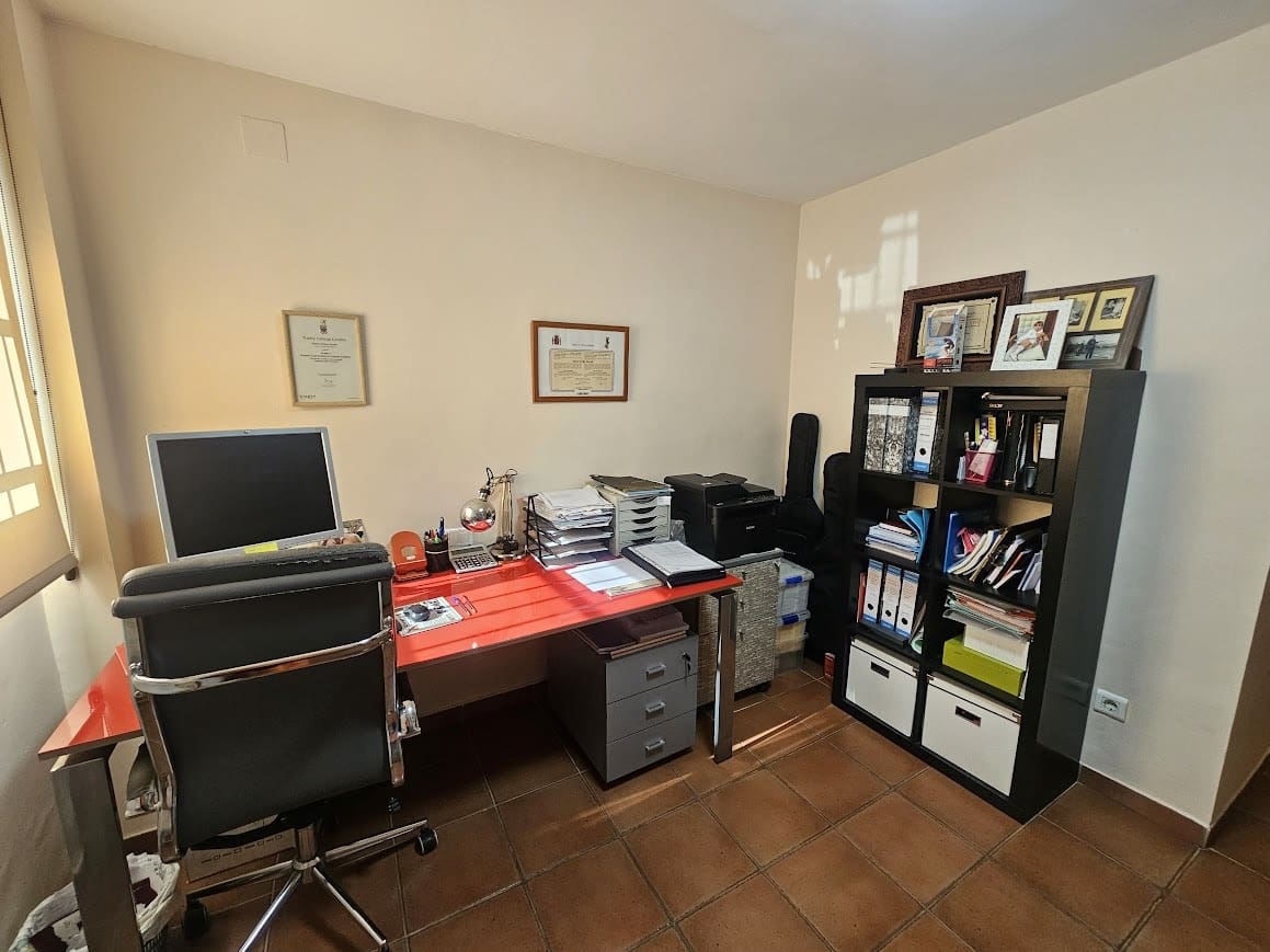 4 bedroom Villa for sale in Alberic with pool - € 325,000 (Ref: 10049622)