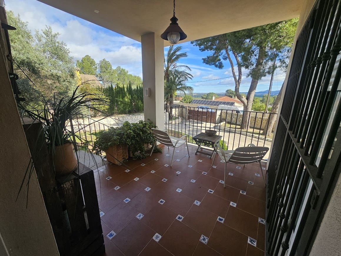 4 bedroom Villa for sale in Alberic with pool - € 325,000 (Ref: 10049622)