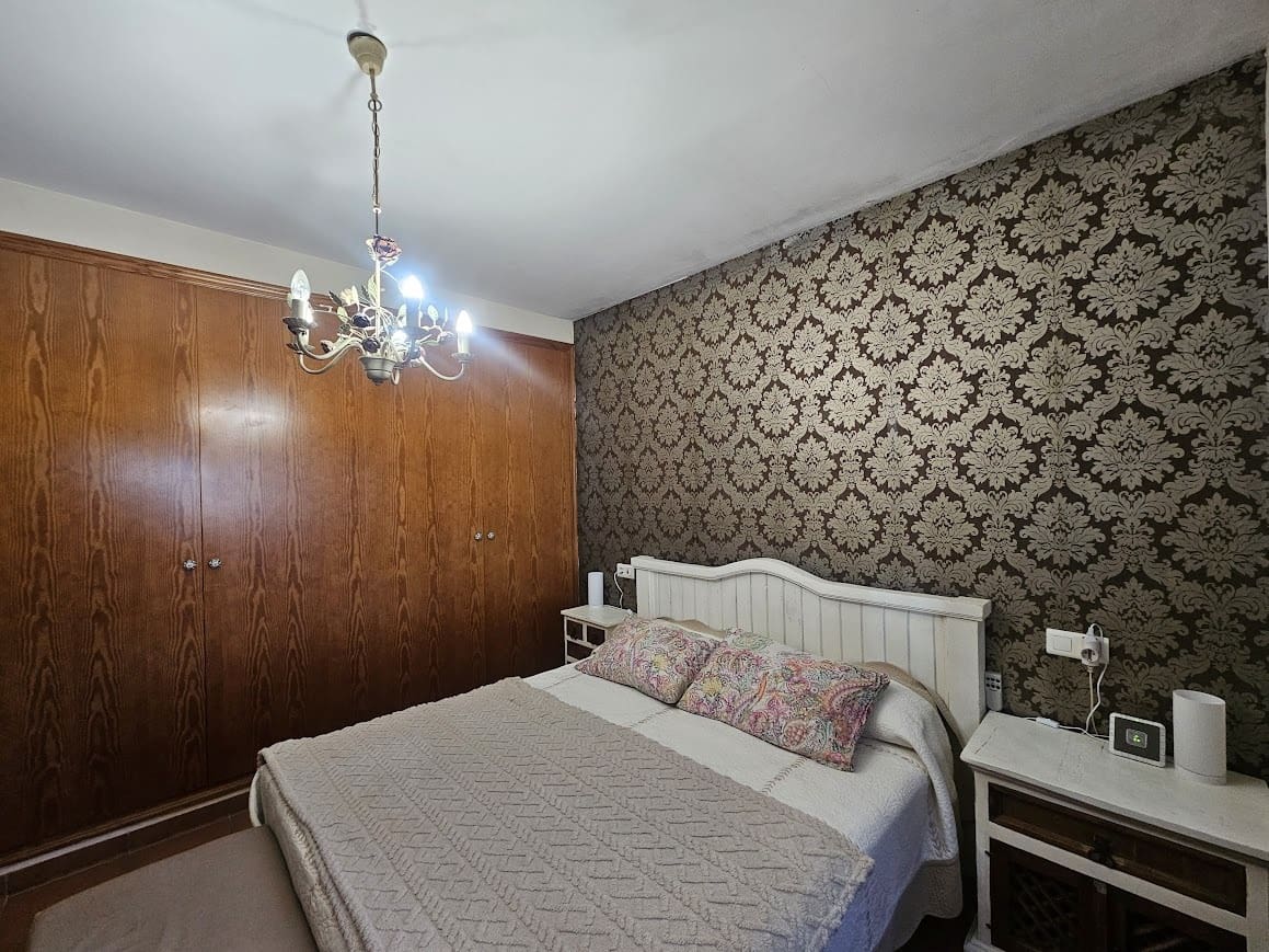 4 bedroom Villa for sale in Alberic with pool - € 325,000 (Ref: 10049622)