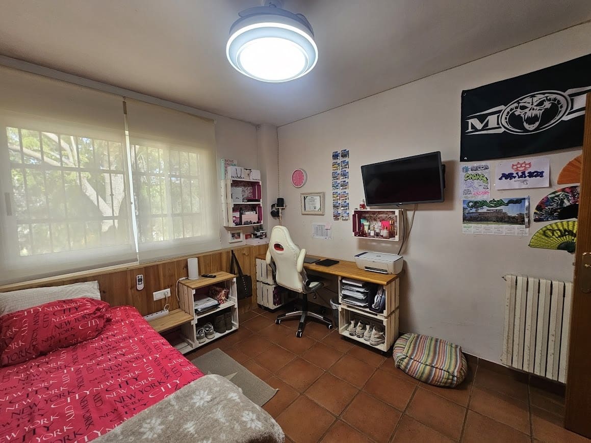 4 bedroom Villa for sale in Alberic with pool - € 325,000 (Ref: 10049622)