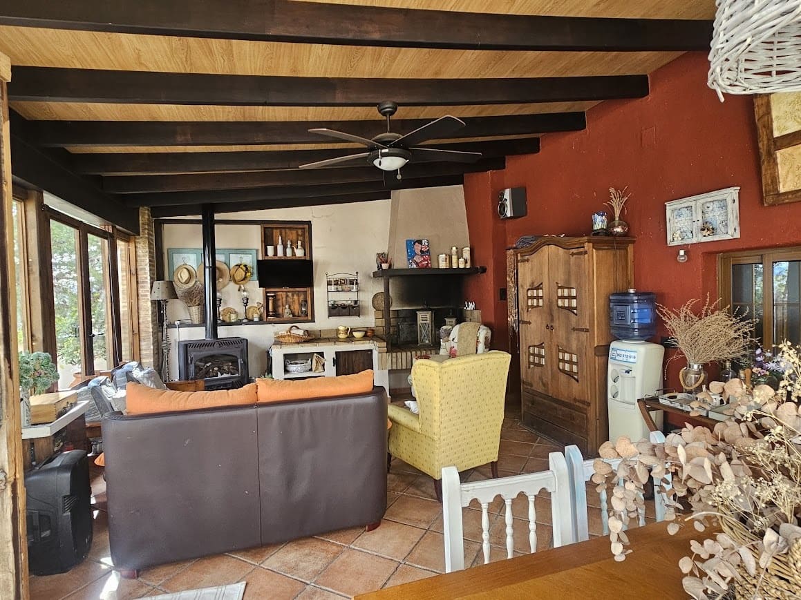 4 bedroom Villa for sale in Alberic with pool - € 325,000 (Ref: 10049622)