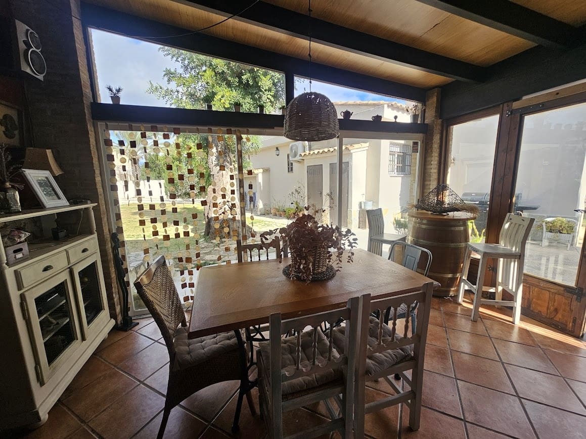 4 bedroom Villa for sale in Alberic with pool - € 325,000 (Ref: 10049622)