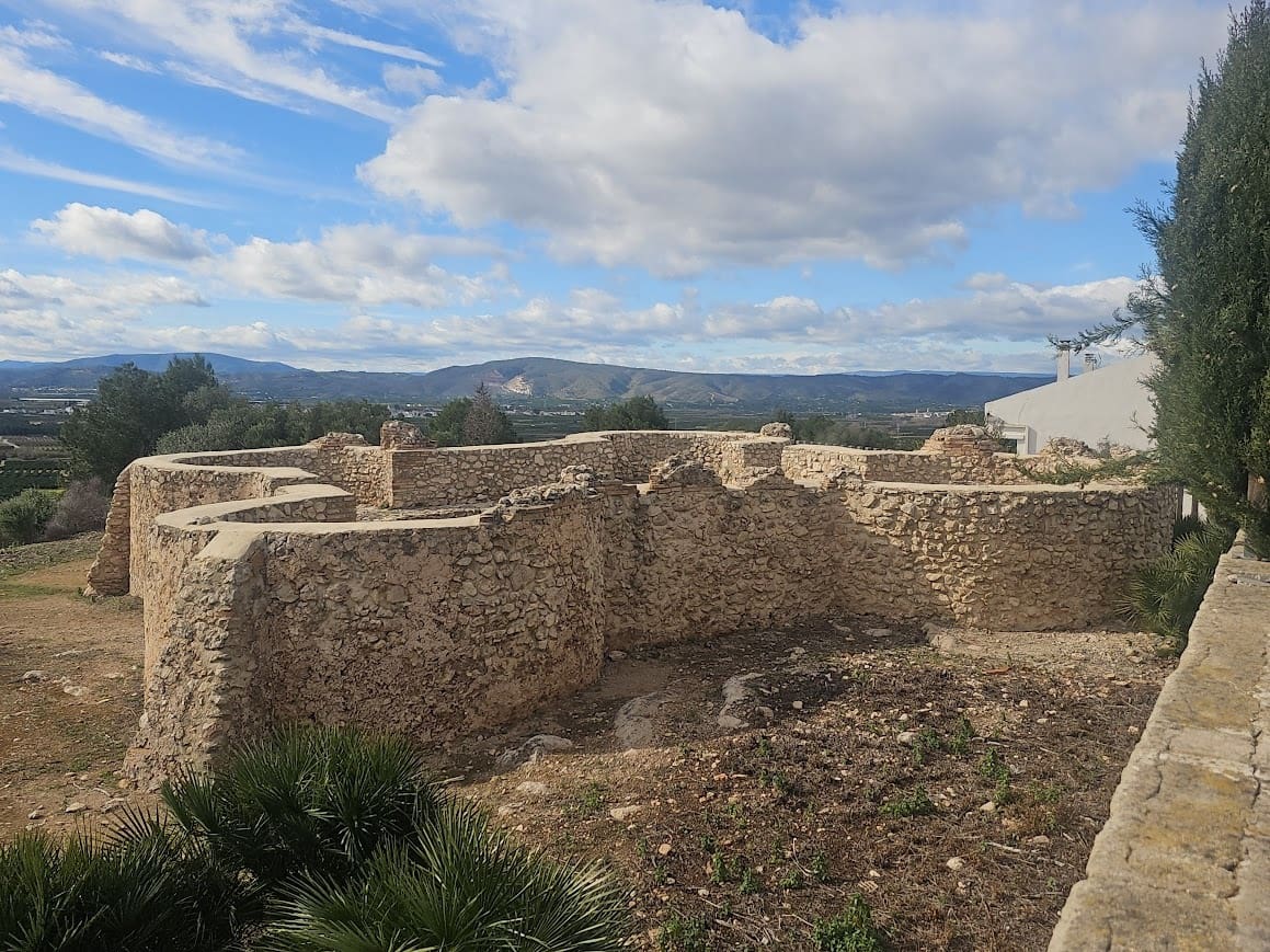 4 bedroom Villa for sale in Alberic with pool - € 325,000 (Ref: 10049622)