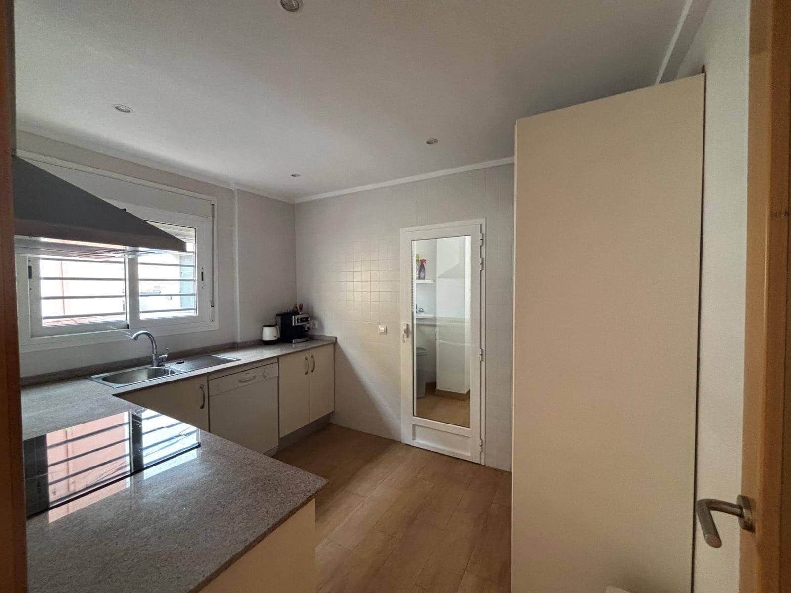 3 slaapkamer Huis te huur in Benidoleig met garage - € 900 (Ref: 10147065)