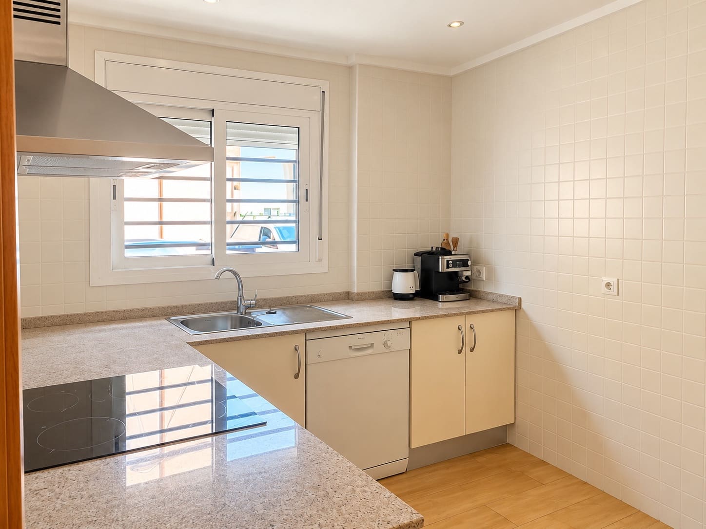 3 slaapkamer Huis te huur in Benidoleig met garage - € 900 (Ref: 10147065)