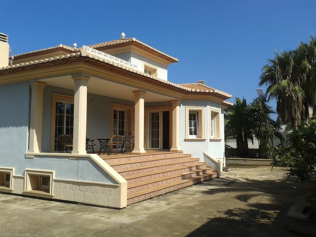 5 bedroom Villa for sale in Denia with pool - € 870,000 (Ref: 2866575)