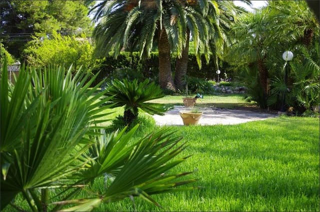 4 Zimmer Villa zu verkaufen in Dénia mit Pool - 838.000 € (Ref: 3621175)