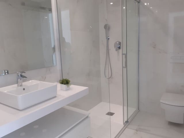 2 Zimmer Apartment zu verkaufen in Benidorm mit Pool - 675.000 € (Ref: 5416523)