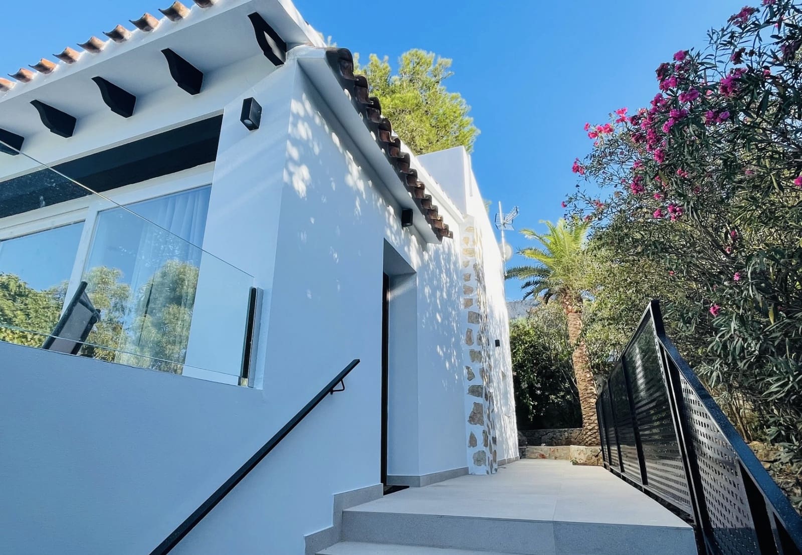 3 bedroom Villa for sale in Denia with pool - € 785,000 (Ref: 7627481)