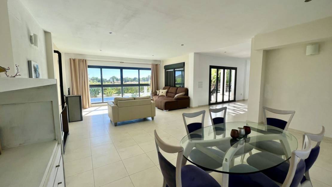 4 bedroom Villa for sale in Moraira with pool - € 949,000 (Ref: 7929612)