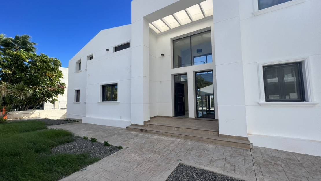 4 bedroom Villa for sale in Moraira with pool - € 949,000 (Ref: 7929612)
