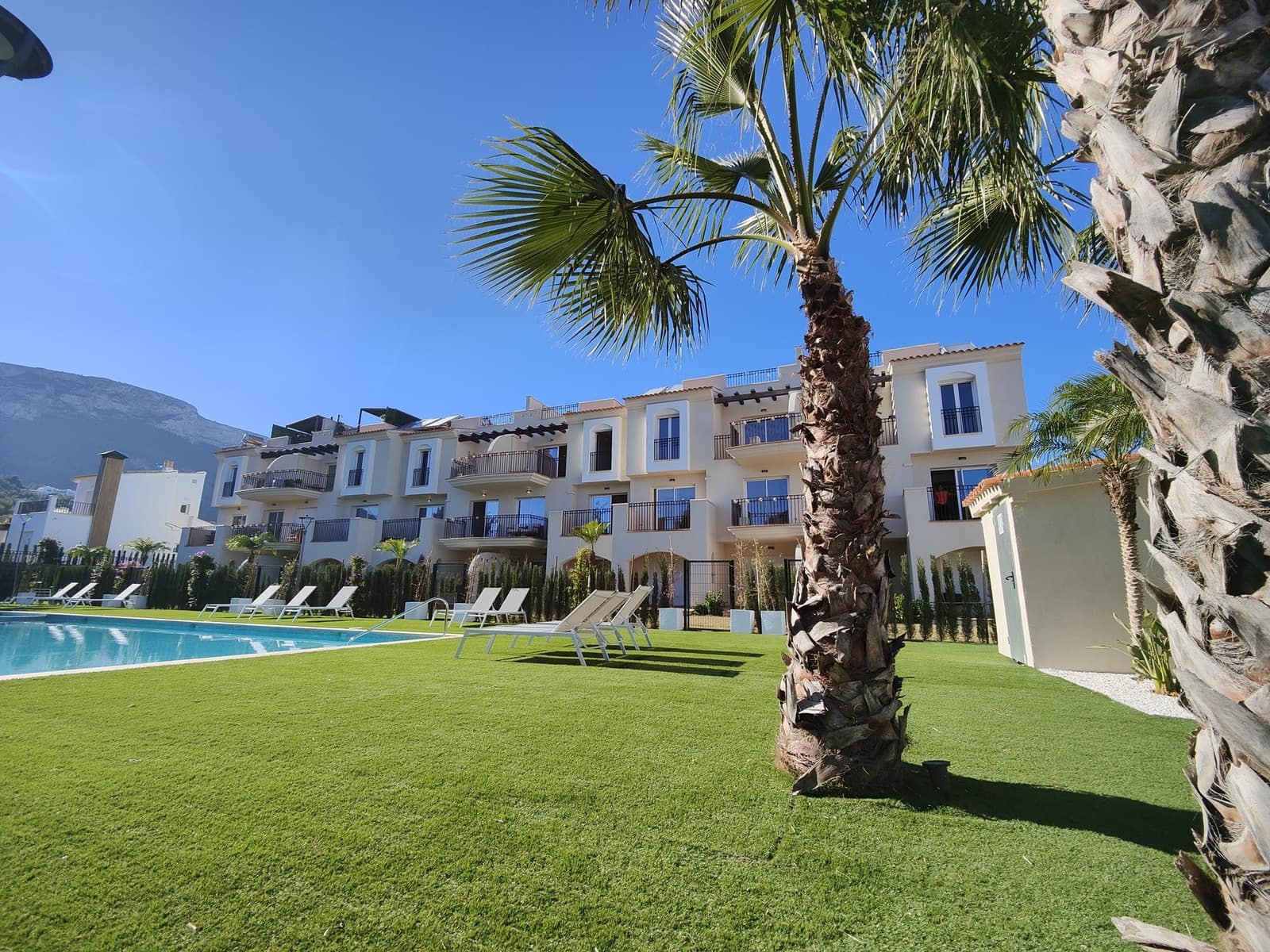 2 slaapkamer Penthouse te koop in Denia met zwembad - € 380.000 (Ref: 8117157)