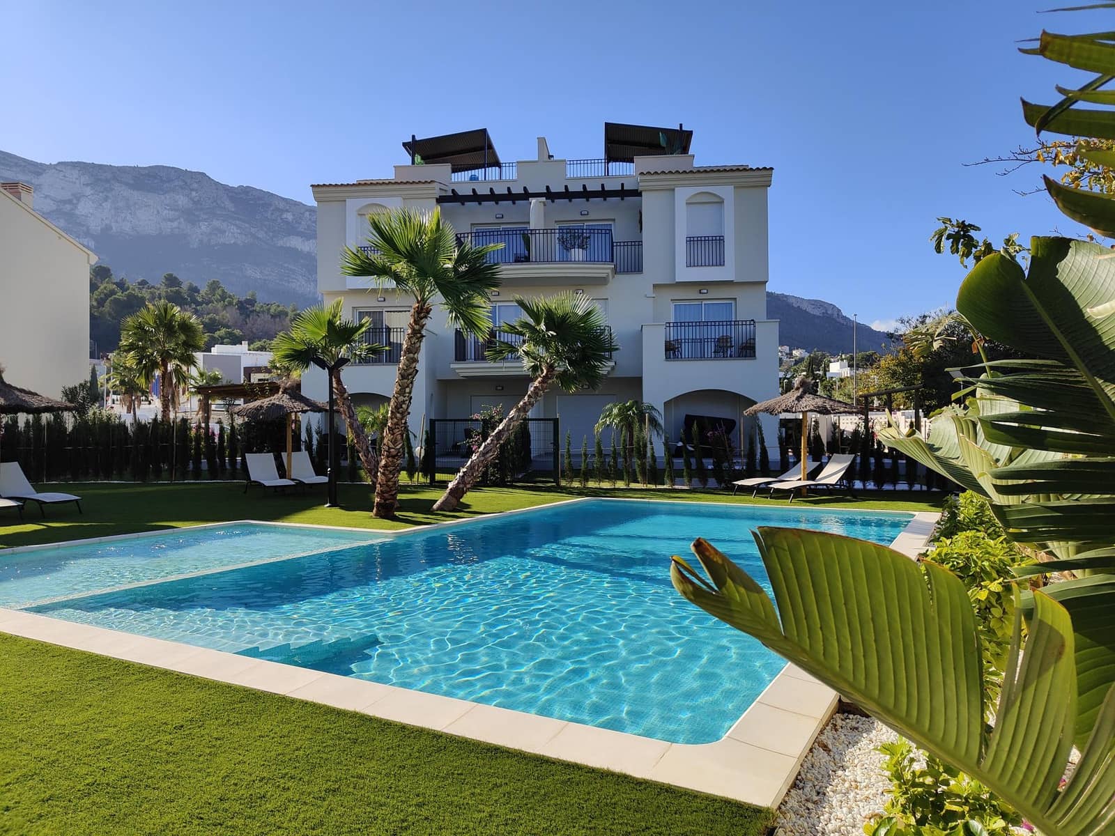 Ático de 2 habitaciones en Dénia en venta con piscina - 350.000 € (Ref: 8117157)