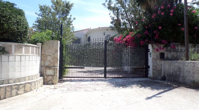 Chalet de 8 habitaciones en Dénia en venta con piscina - 749.000 € (Ref: 8129492)