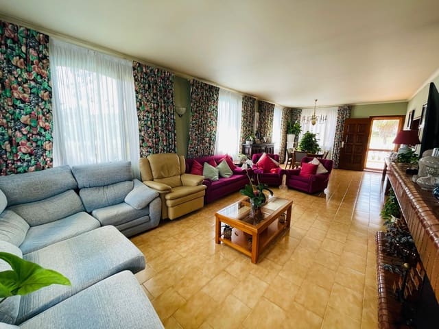 8 bedroom Finca/Country House for sale in Pedreguer with pool - € 580,000 (Ref: 8686897)