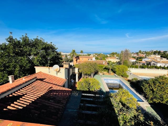 4 Zimmer Villa zu verkaufen in Dénia mit Pool - 526.000 € (Ref: 8688828)