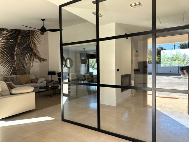 Chalet de 3 habitaciones en Dénia en venta con piscina - 1.590.000 € (Ref: 9066825)