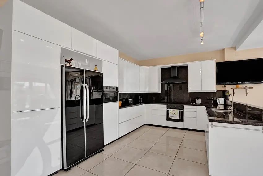 7 slaapkamer Villa te koop in Moraira met zwembad - € 1.599.000 (Ref: 9084607)