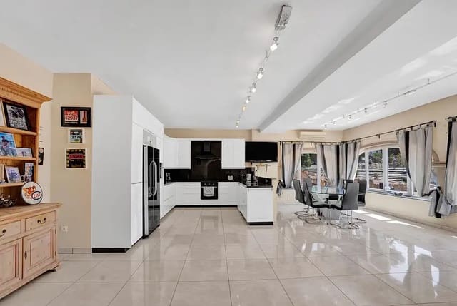 7 slaapkamer Villa te koop in Moraira, Teulada-Moraira met zwembad - € 1.599.000 (Ref: 9084607)