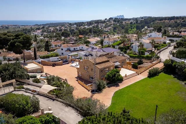 7 slaapkamer Villa te koop in Moraira, Teulada-Moraira met zwembad - € 1.599.000 (Ref: 9084607)