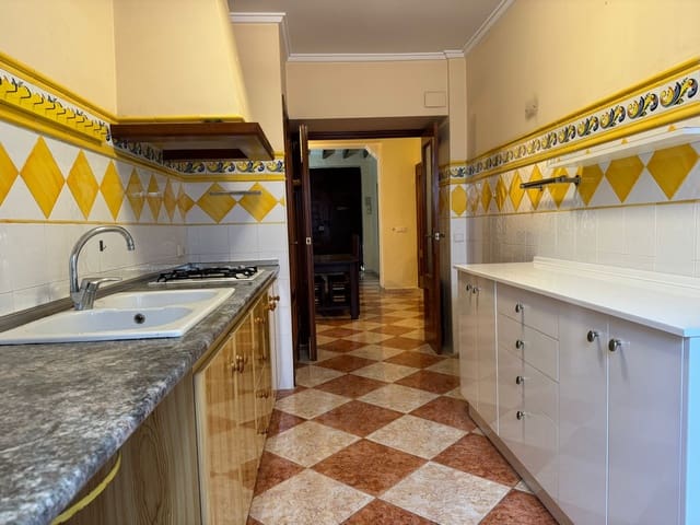 6 bedroom Townhouse for sale in Ondara - € 199,000 (Ref: 9401813)