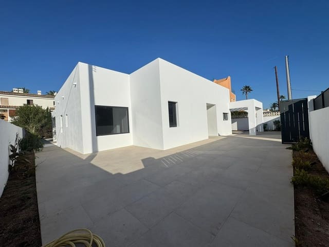 Chalet de 3 habitaciones en Dénia en venta con piscina - 1.190.000 € (Ref: 9628031)