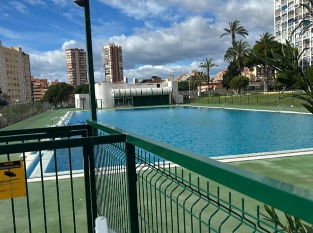 1 quarto Apartamento para venda em Benidorm com piscina - 85 000 € (Ref: 9810856)