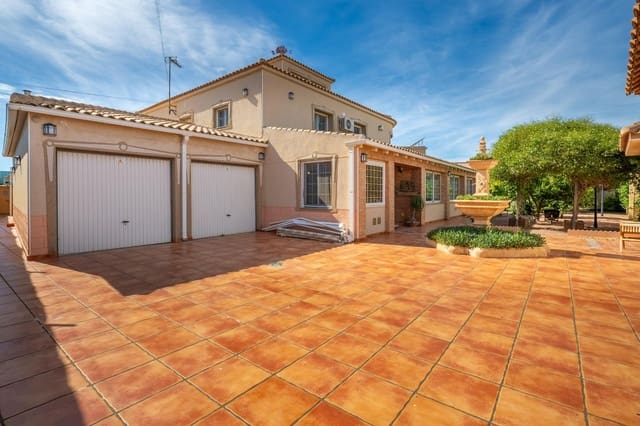 6 soverom Villa til salgs i Torrevieja med svømmebasseng - € 645 000 (Ref: 9819253)